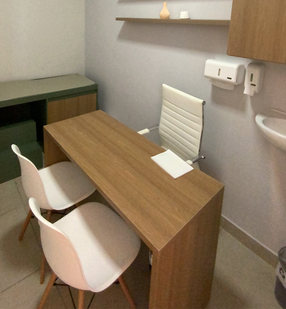 Sala de procedimentos com lavatório